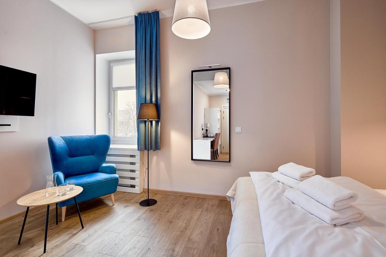 Traffic Stare Hotel