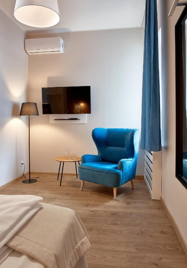 Traffic Stare Hotel